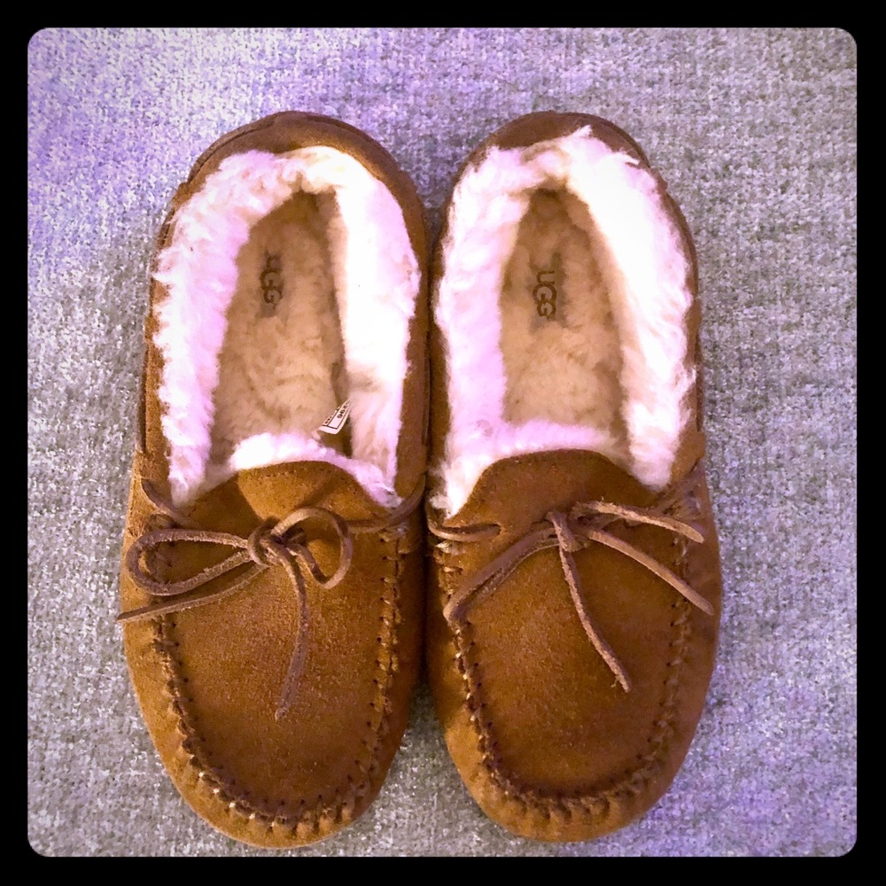 [UGGS] Girl’s Dakota Moccasin - Picture 2 of 7